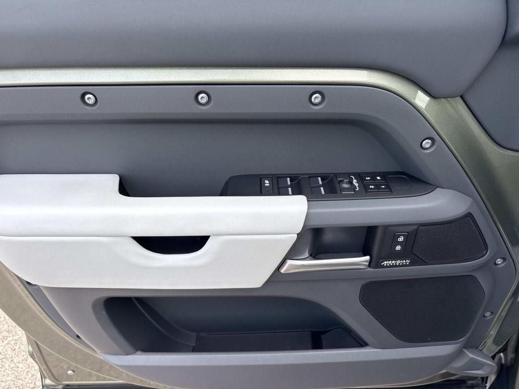 2025 Land Rover Defender X-Dynamic SE
