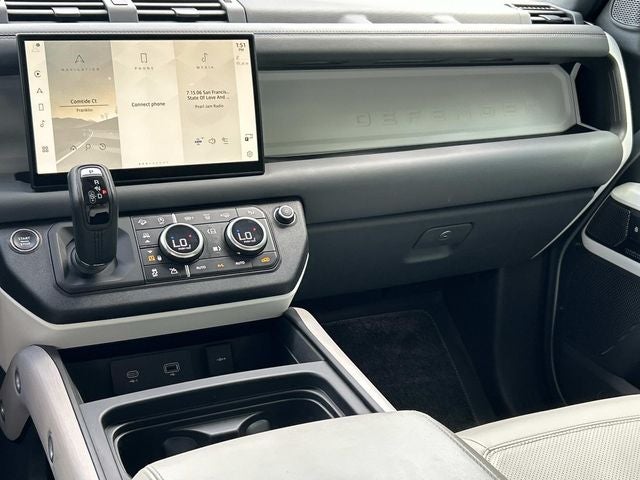 2024 Land Rover Defender 110 SE