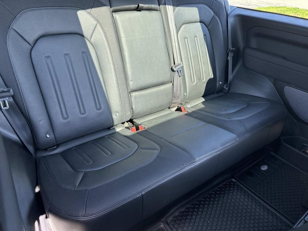 2022 Land Rover Defender X-Dynamic S