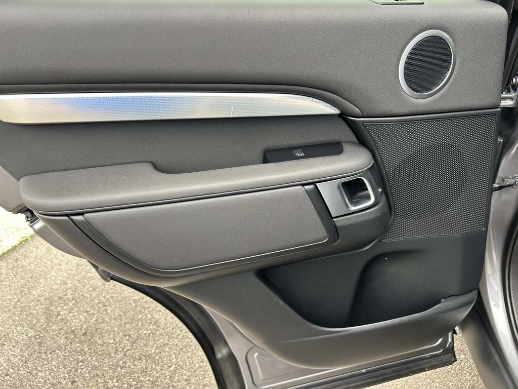 2020 Land Rover Discovery Landmark Edition