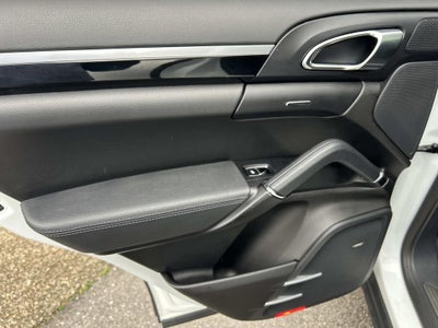 2017 Porsche Cayenne Platinum Edition