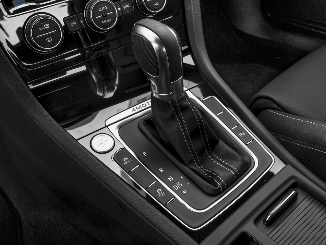 2017 Volkswagen Golf R Base 4Motion