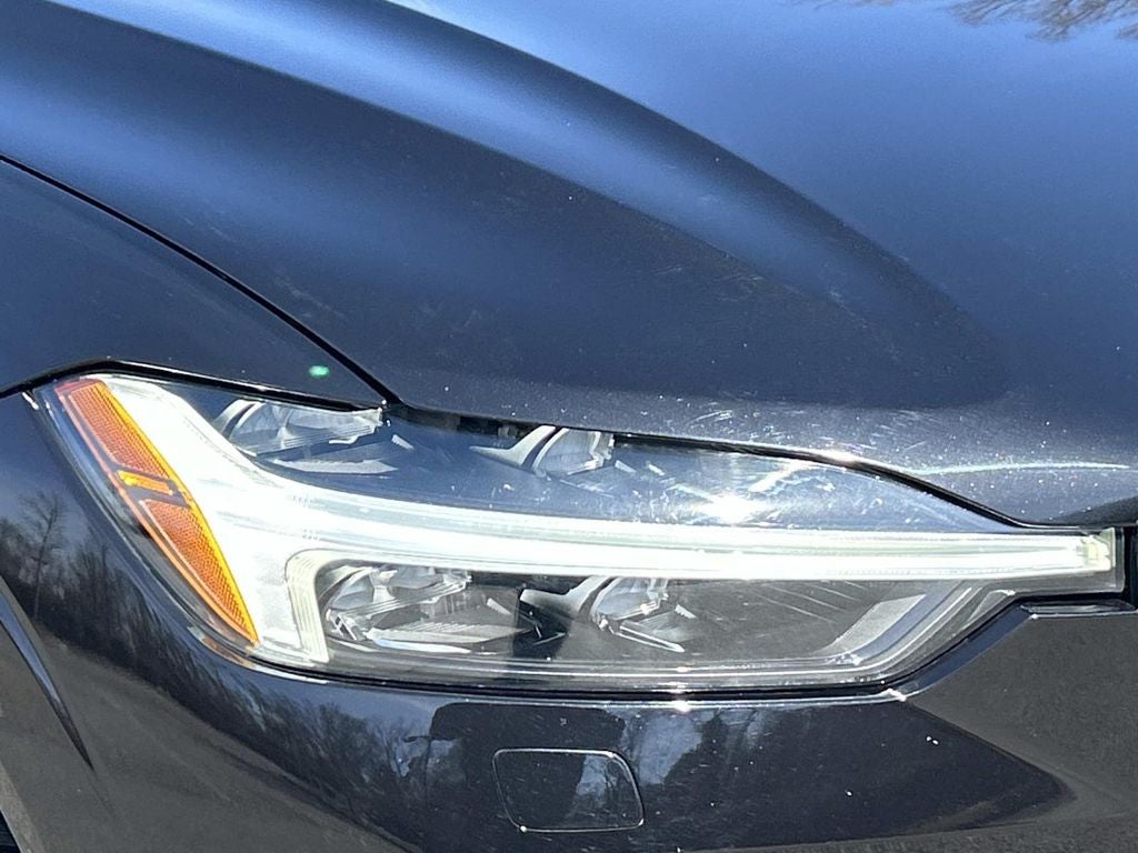 2022 Volvo XC60 R-Design