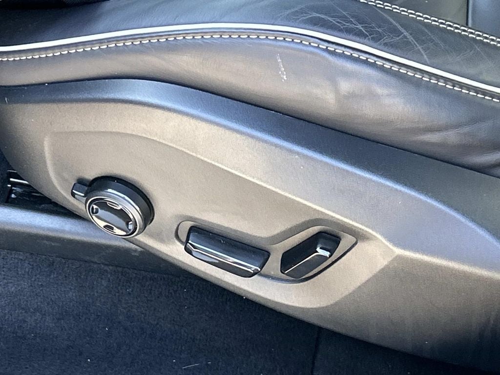 2022 Volvo XC60 R-Design