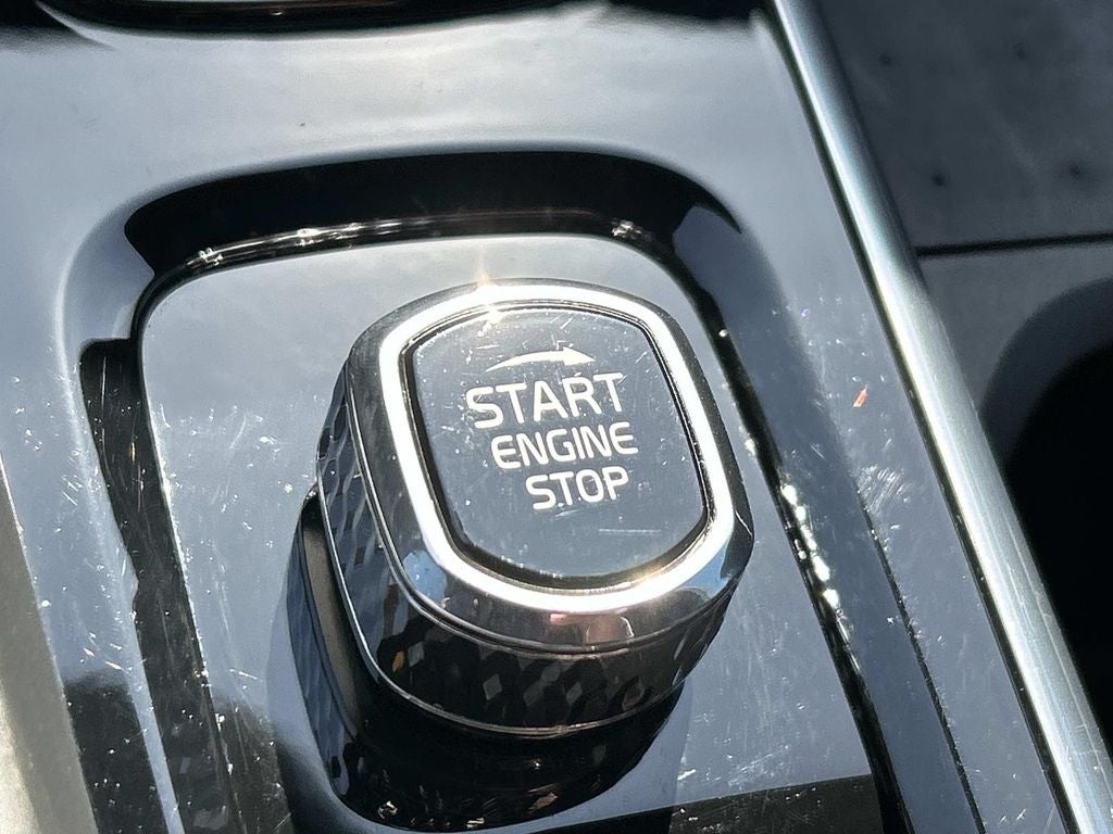 2022 Volvo XC60 R-Design