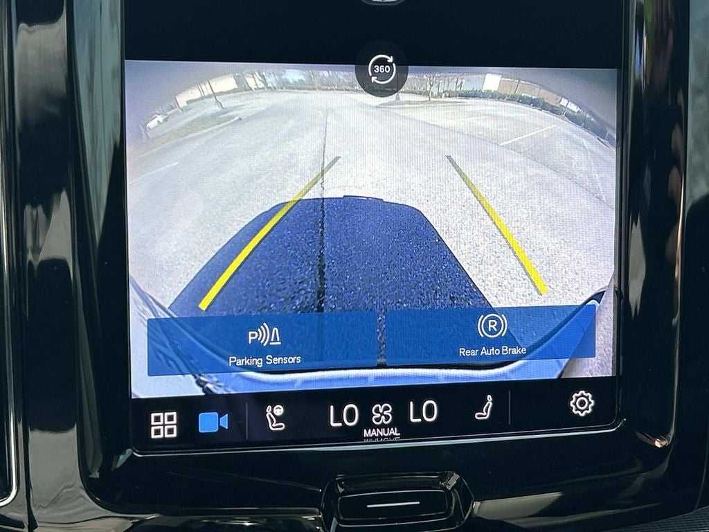 2022 Volvo XC60 R-Design