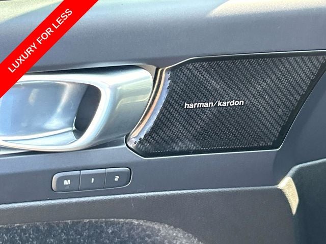 2021 Volvo XC40 Momentum