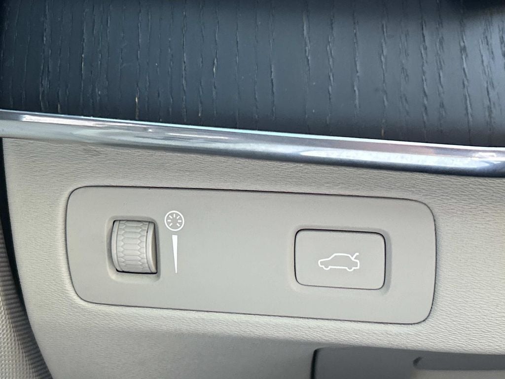 2020 Volvo XC90 Momentum