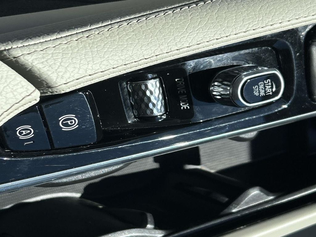 2020 Volvo XC90 Momentum