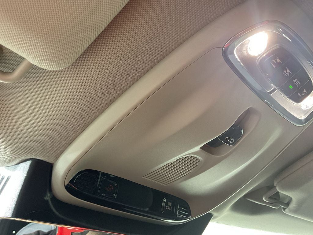 2020 Volvo XC90 T6 Momentum