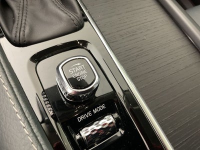 2020 Volvo XC90 T6 Momentum