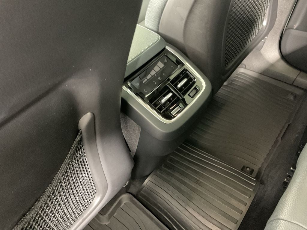 2020 Volvo XC90 T6 Momentum