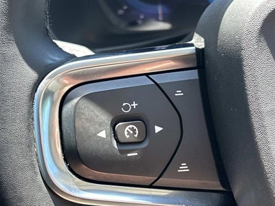 2024 Volvo XC40 B5 Plus Bright Theme