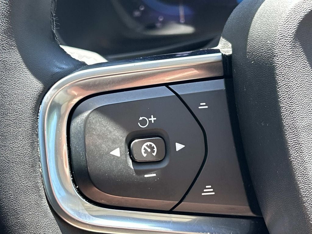 2024 Volvo XC40 B5 Plus Bright Theme