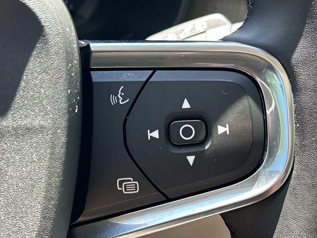 2024 Volvo XC40 B5 Plus Bright Theme