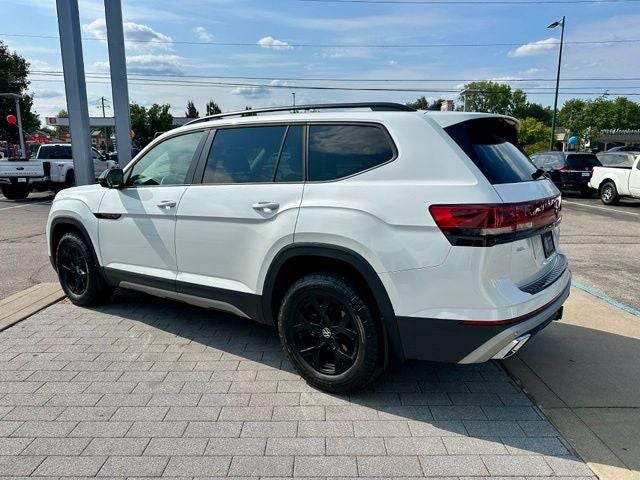 2024 Volkswagen Atlas 2.0T Peak Edition SEL