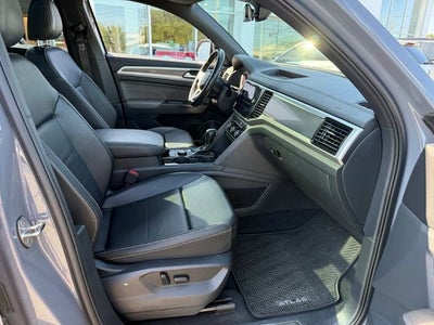 2023 Volkswagen Atlas Cross Sport 2.0T SEL R-Line Black