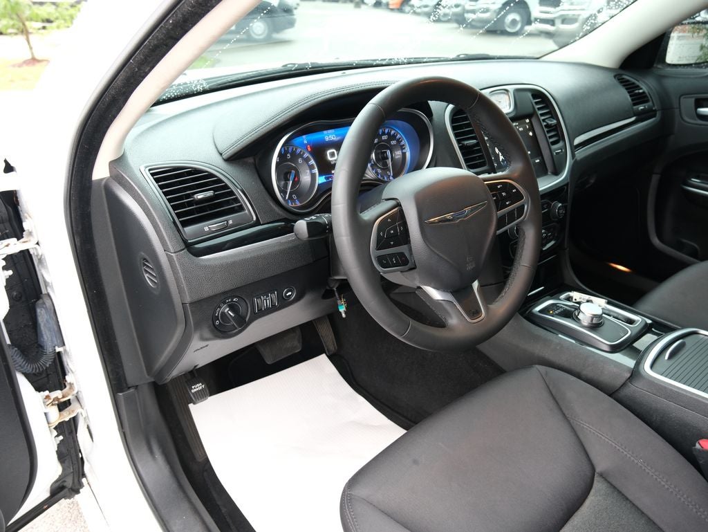 2023 Chrysler 300 Touring
