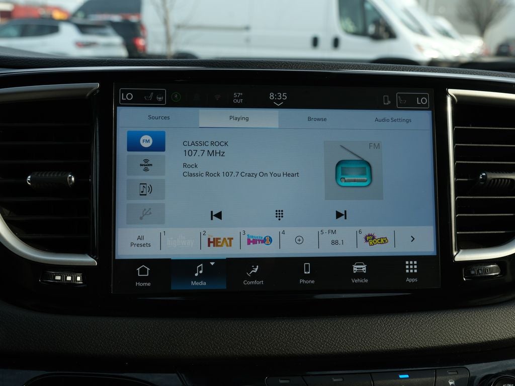 2025 Chrysler Pacifica Select