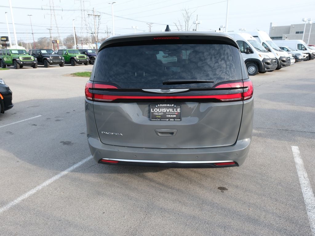 2025 Chrysler Pacifica Select
