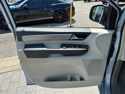 2012 Volkswagen Routan SE