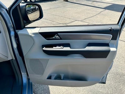 2012 Volkswagen Routan SE