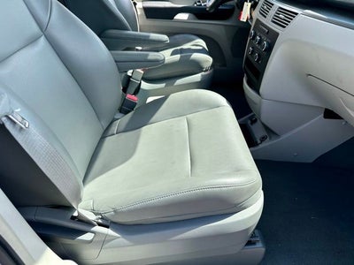 2012 Volkswagen Routan SE