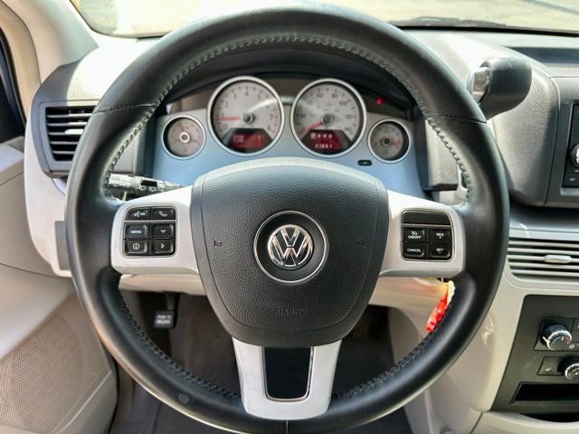 2012 Volkswagen Routan SE