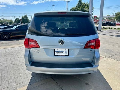 2012 Volkswagen Routan SE
