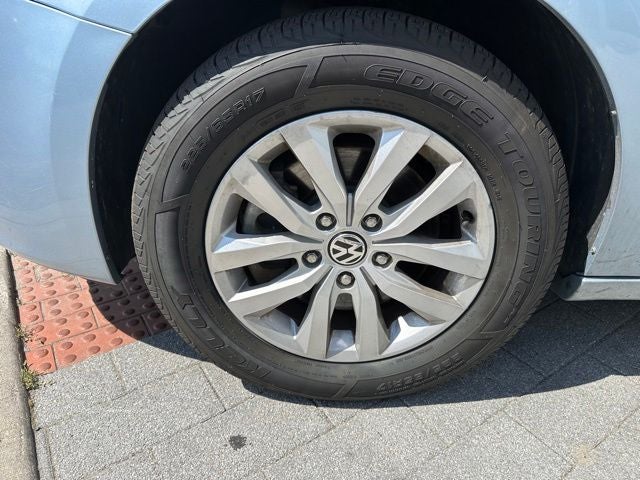 2012 Volkswagen Routan SE