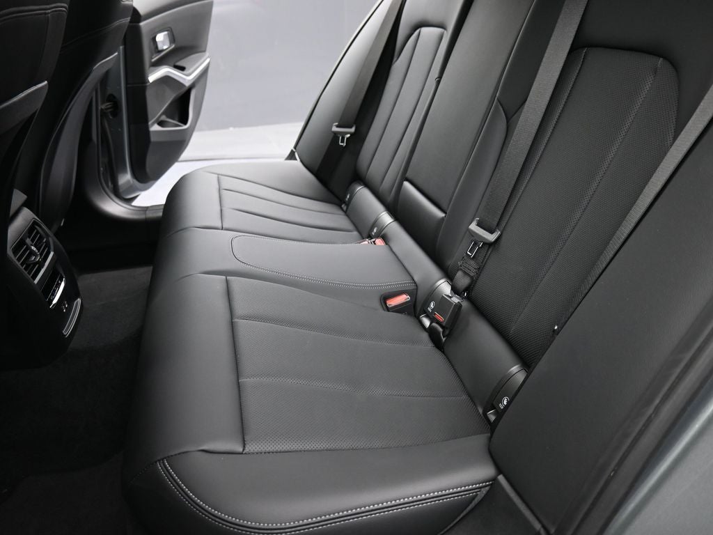 2025 BMW 3 Series 330i xDrive