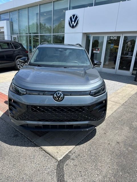 2025 Volkswagen Tiguan 2.0T SE R-Line Black