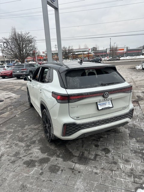 2025 Volkswagen Tiguan 2.0T SE R-Line Black