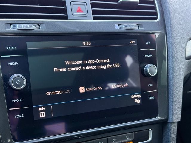 2018 Volkswagen Golf SportWagen SE