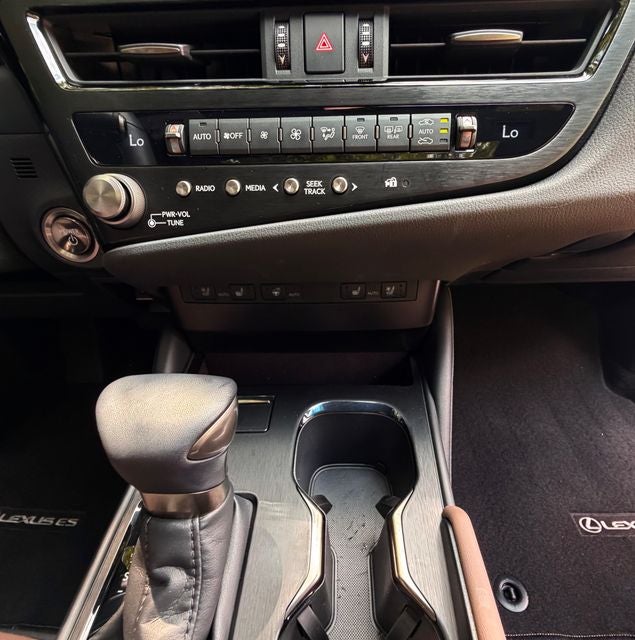 2025 Lexus ES 300h
