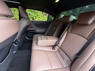 2025 Lexus ES 300h