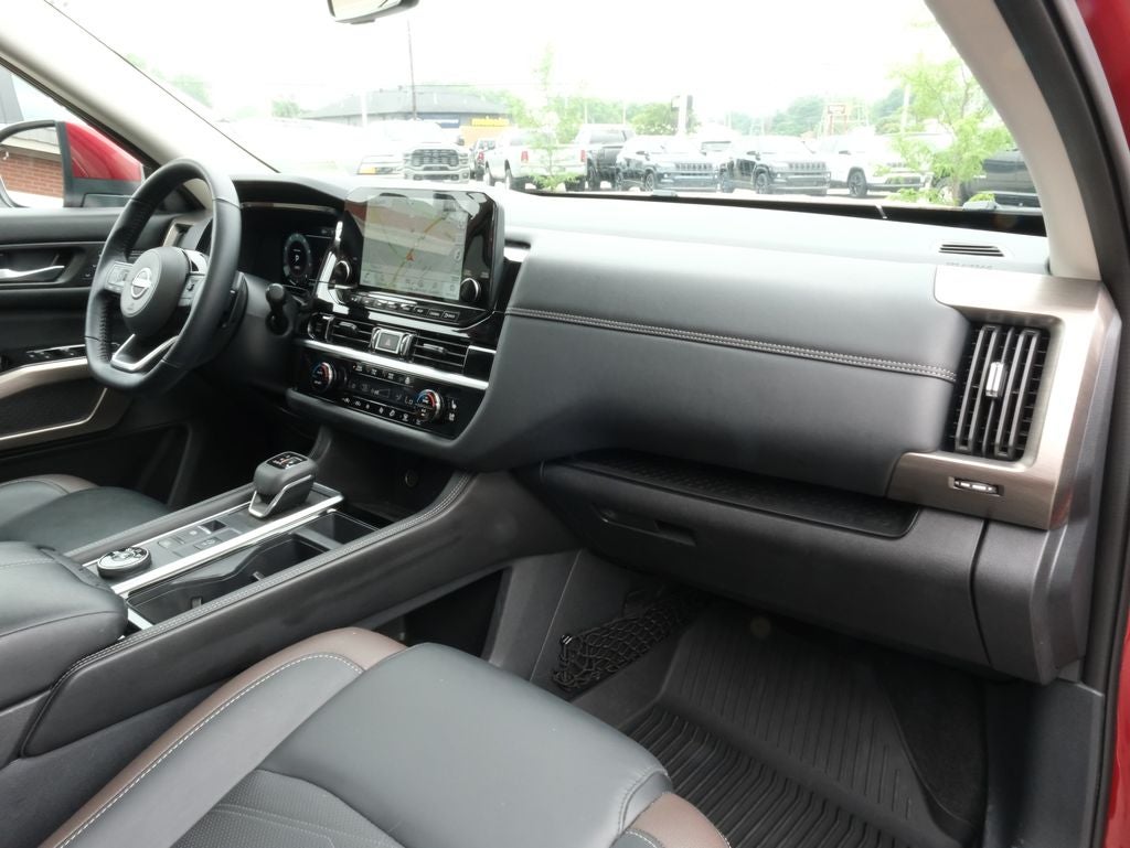 2025 Nissan Pathfinder Platinum