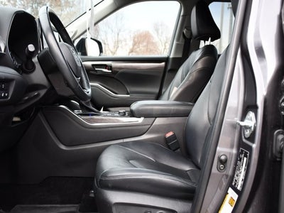 2022 Toyota Highlander Platinum