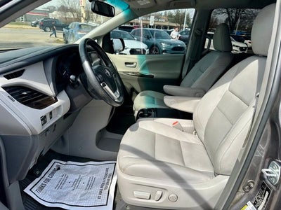 2017 Toyota Sienna XLE Premium 8 Passenger
