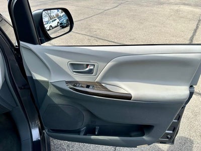 2017 Toyota Sienna XLE Premium 8 Passenger