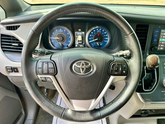 2017 Toyota Sienna XLE Premium 8 Passenger