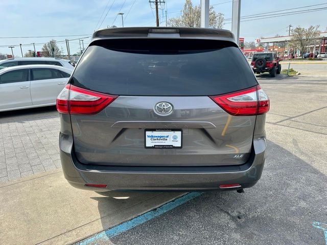 2017 Toyota Sienna XLE Premium 8 Passenger