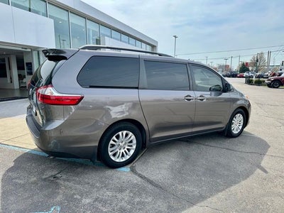 2017 Toyota Sienna XLE Premium 8 Passenger