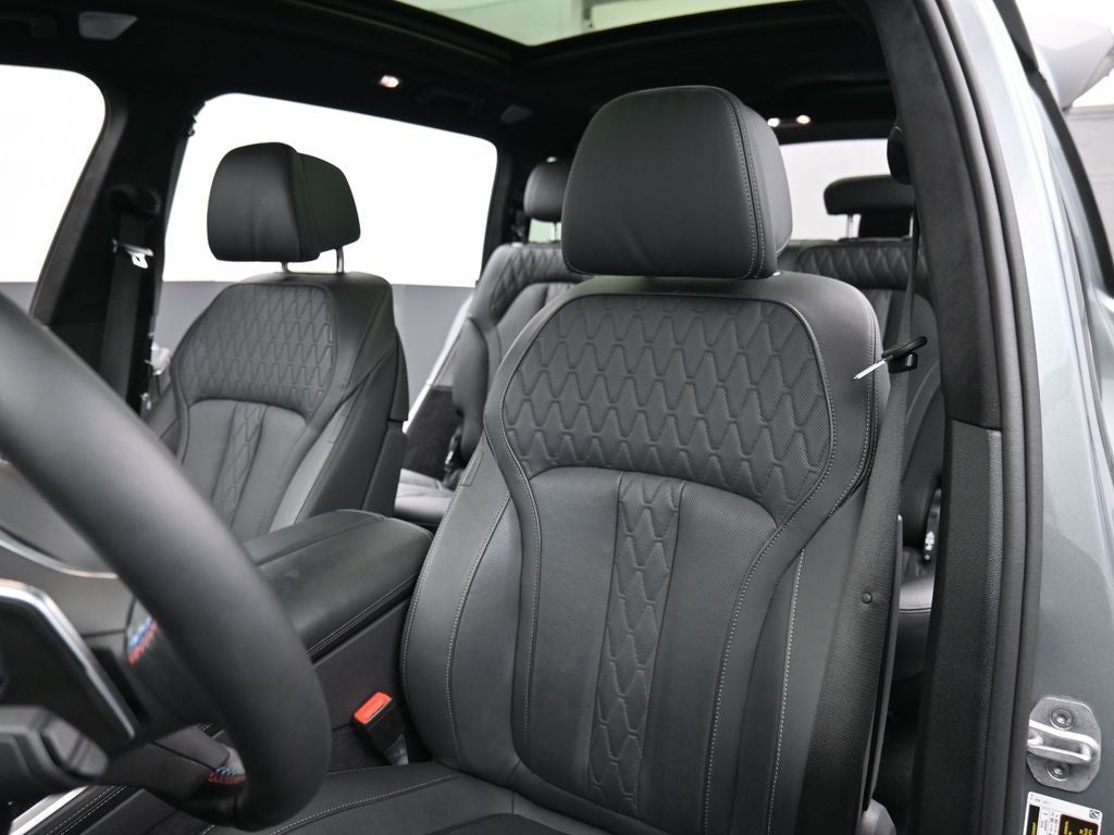 2025 BMW X7 M60i