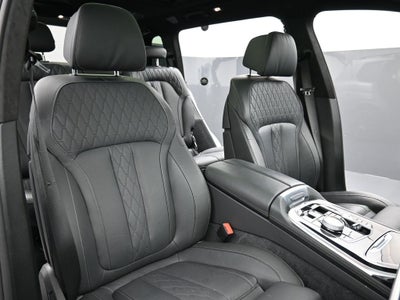 2025 BMW X7 M60i