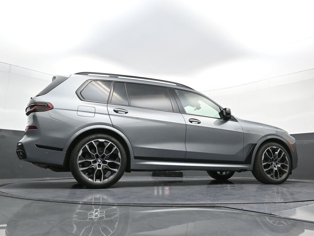 2025 BMW X7 M60i