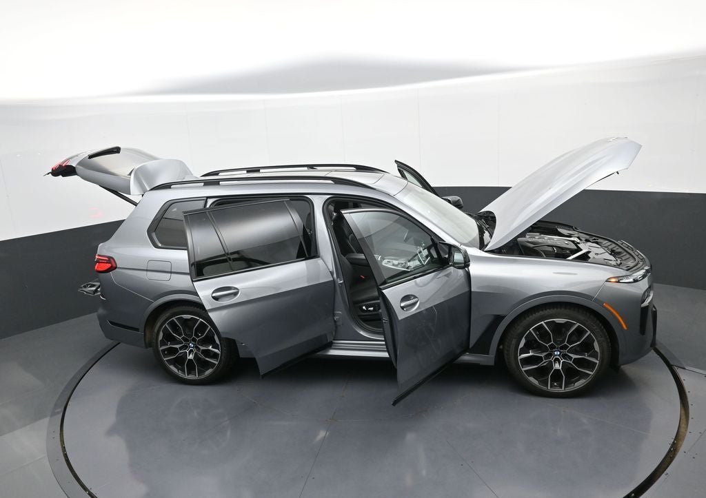 2025 BMW X7 M60i