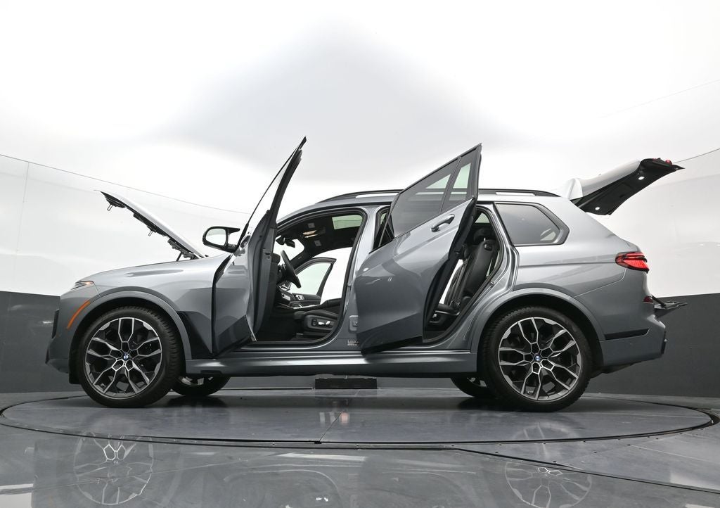 2025 BMW X7 M60i