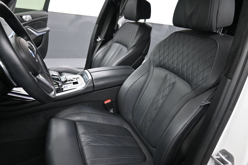2022 BMW X7 M50i
