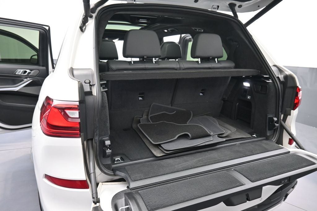 2022 BMW X7 M50i